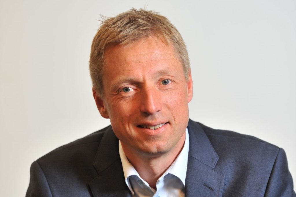 Carsten Gunnarstorp, advokat i ANFO. Han har på seg blå jakke og hvit skjorte. 